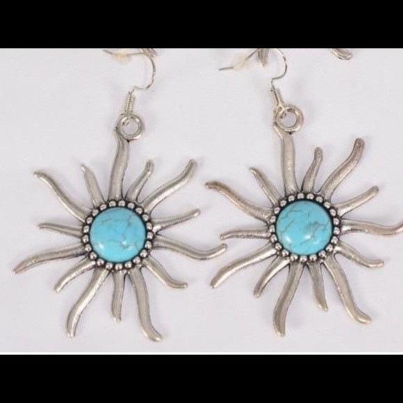 $5 when Bundled with 2 other items. 
Antique-like Sun, Semiprecious Stone, NWT. - Picture 6 of 8